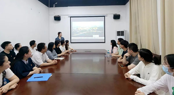 中欧网页版登录入口党支部开展“推动垃圾分类，践行绿色发展”联合党建活动