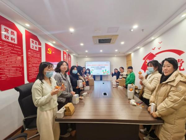 巧手匠心，柿柿如意 ——中欧网页版登录入口开展2025年三八妇女节活动