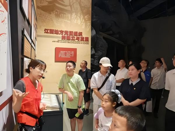 中欧网页版登录入口开展“红色摇篮寻根脉 七一铸魂践初心”主题党日活动